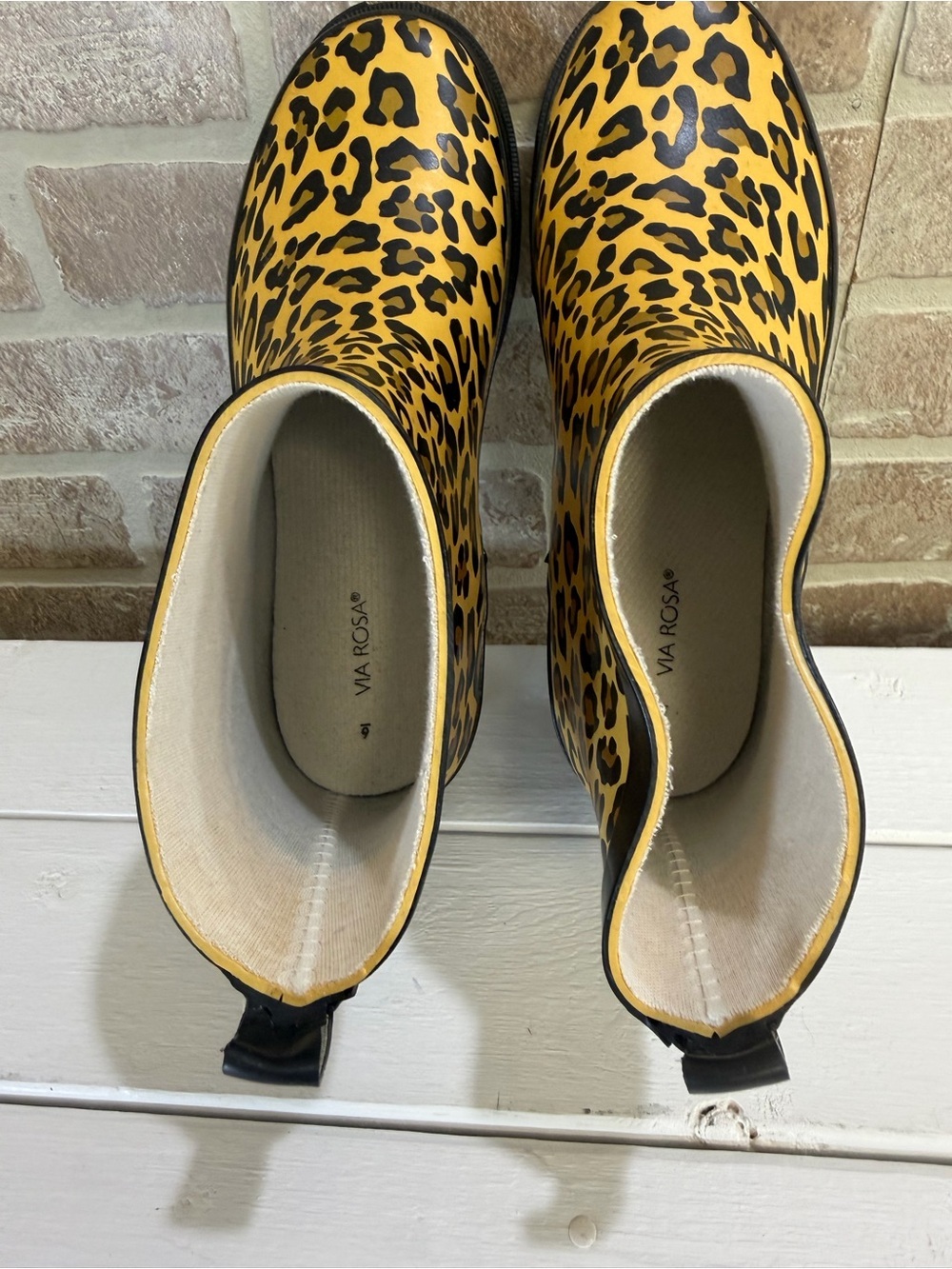 Via Rosa Leopard Print Waterproof Rain Boots Womens Sz 6 Chelsea Ankle Lug Boots - Picture 8 of 11